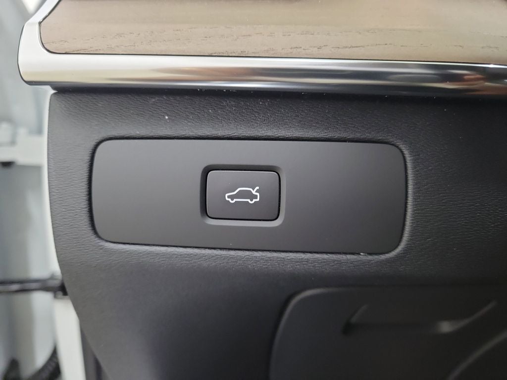 2026 Volvo XC90 B5 Core