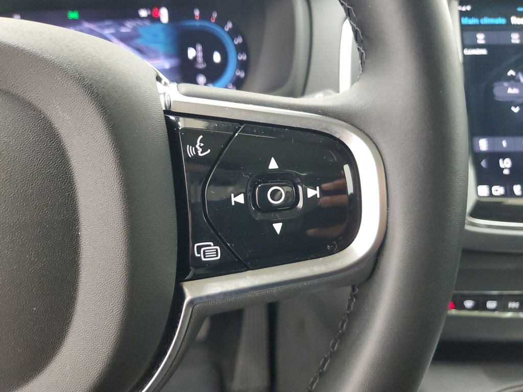 2025 Volvo XC90 B5 Core