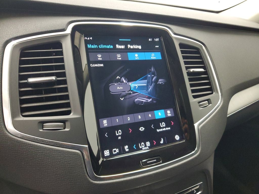 2025 Volvo XC90 B5 Core