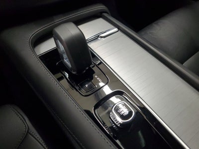 2025 Volvo XC90 B5 Core