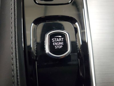 2025 Volvo XC90 B5 Core