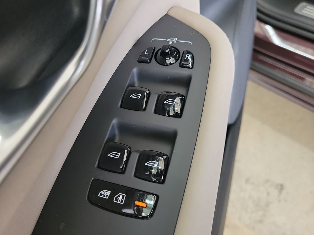 2026 Volvo XC90 B5 Core