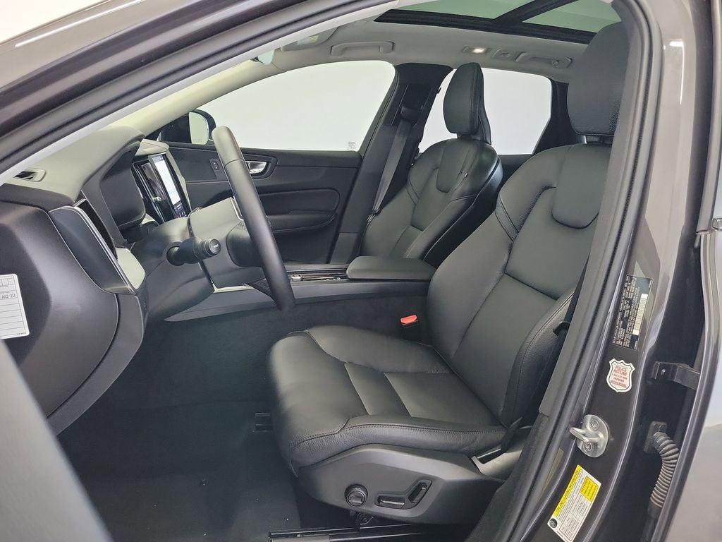 2025 Volvo XC60 B5 Plus