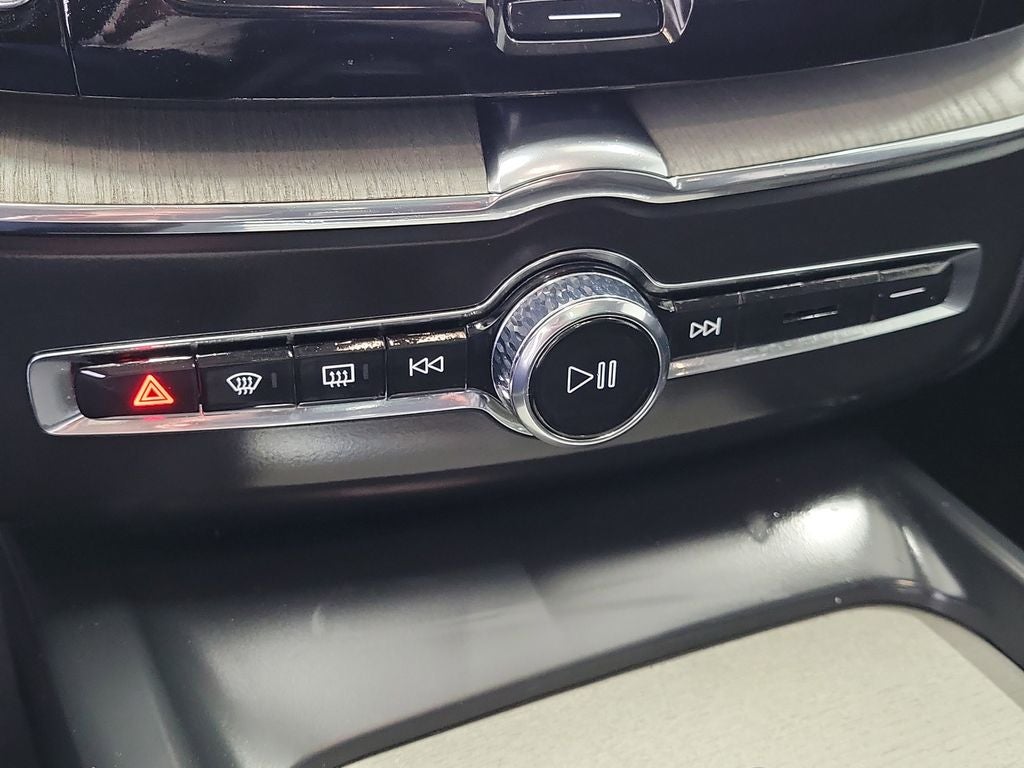 2025 Volvo XC60 B5 Plus