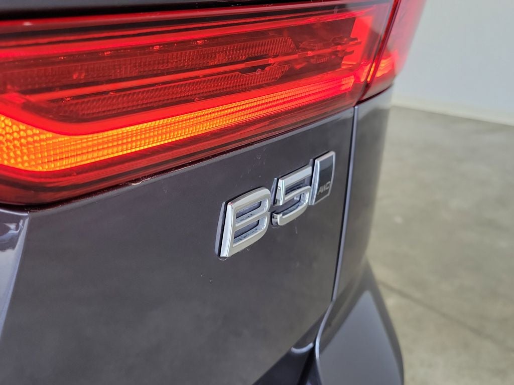 2025 Volvo XC60 B5 Plus