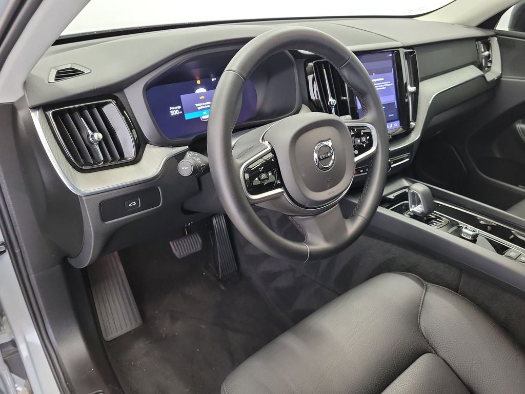 2025 Volvo XC60 B5 Plus
