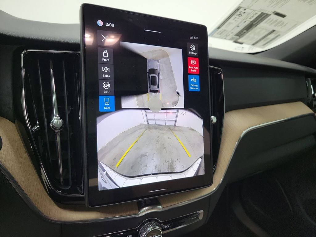 2026 Volvo XC60 B5 Plus