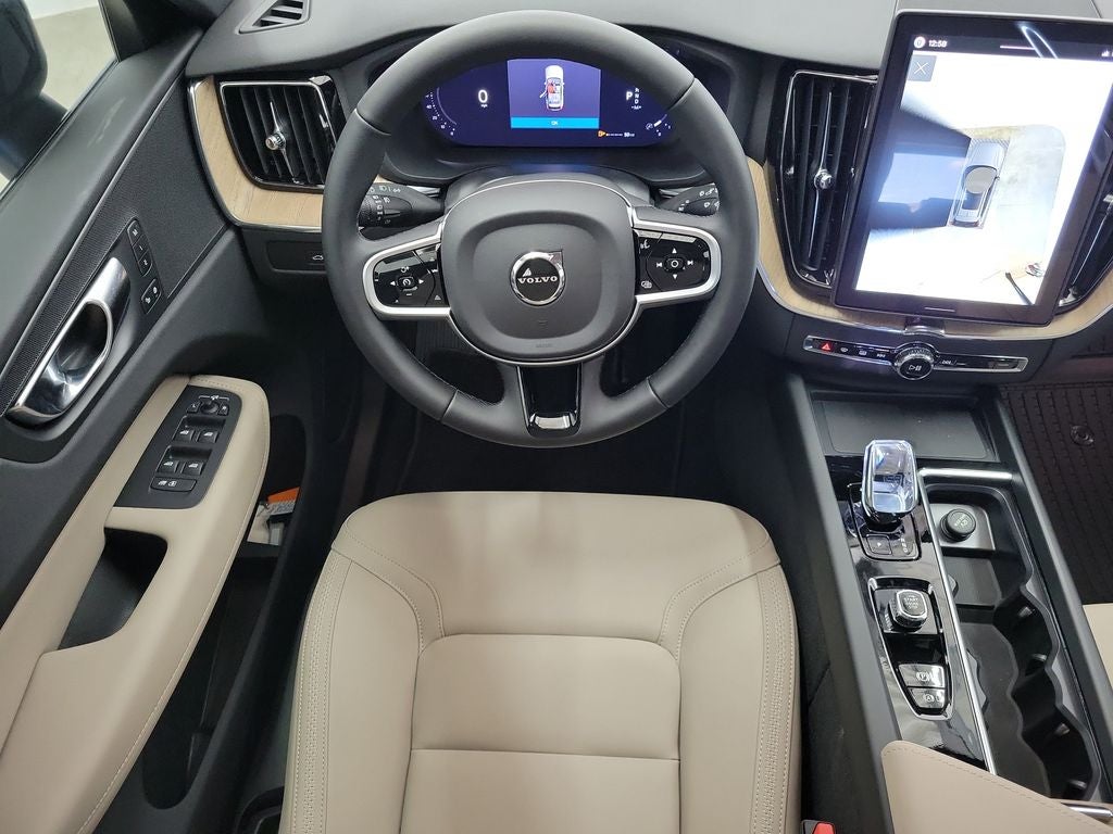 2026 Volvo XC60 B5 Plus