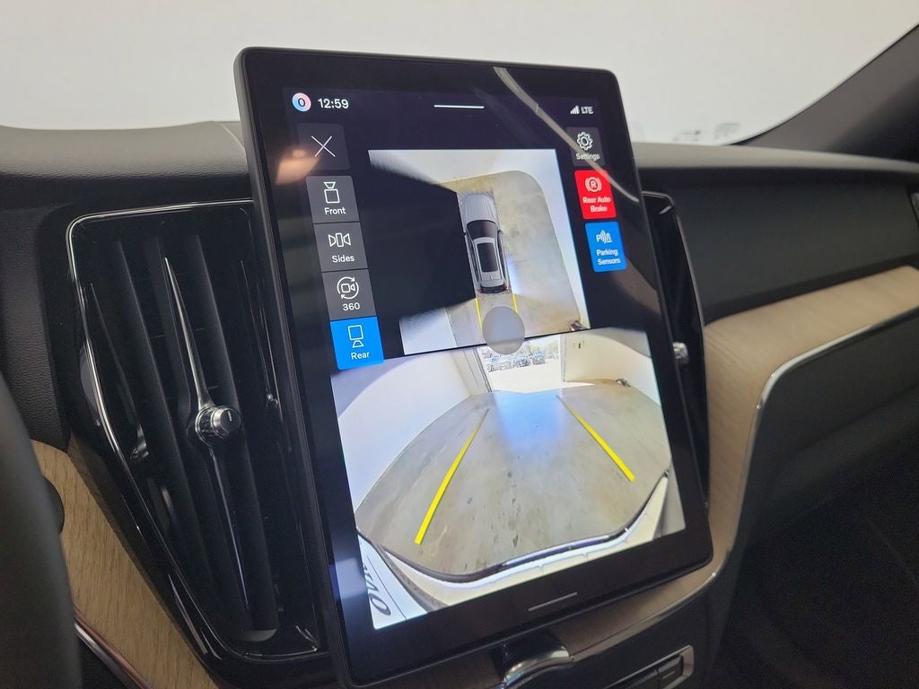 2026 Volvo XC60 B5 Plus