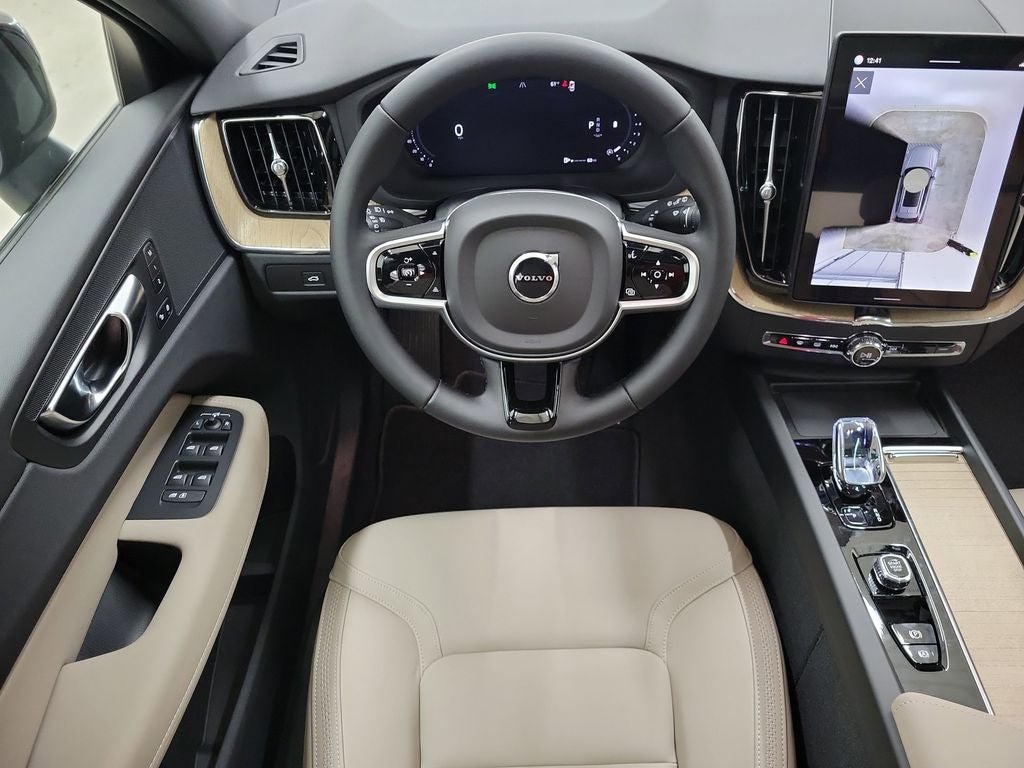 2026 Volvo XC60 B5 Plus