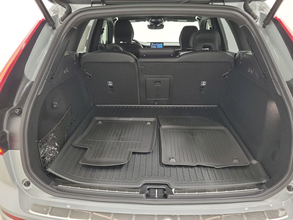 2026 Volvo XC60 B5 Ultra Black Edition