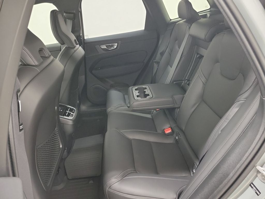 2026 Volvo XC60 B5 Ultra Black Edition