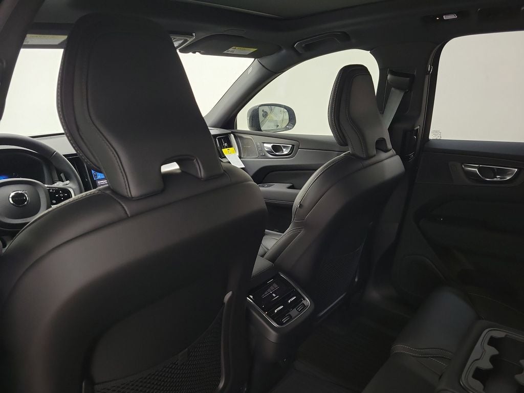 2026 Volvo XC60 B5 Ultra Black Edition