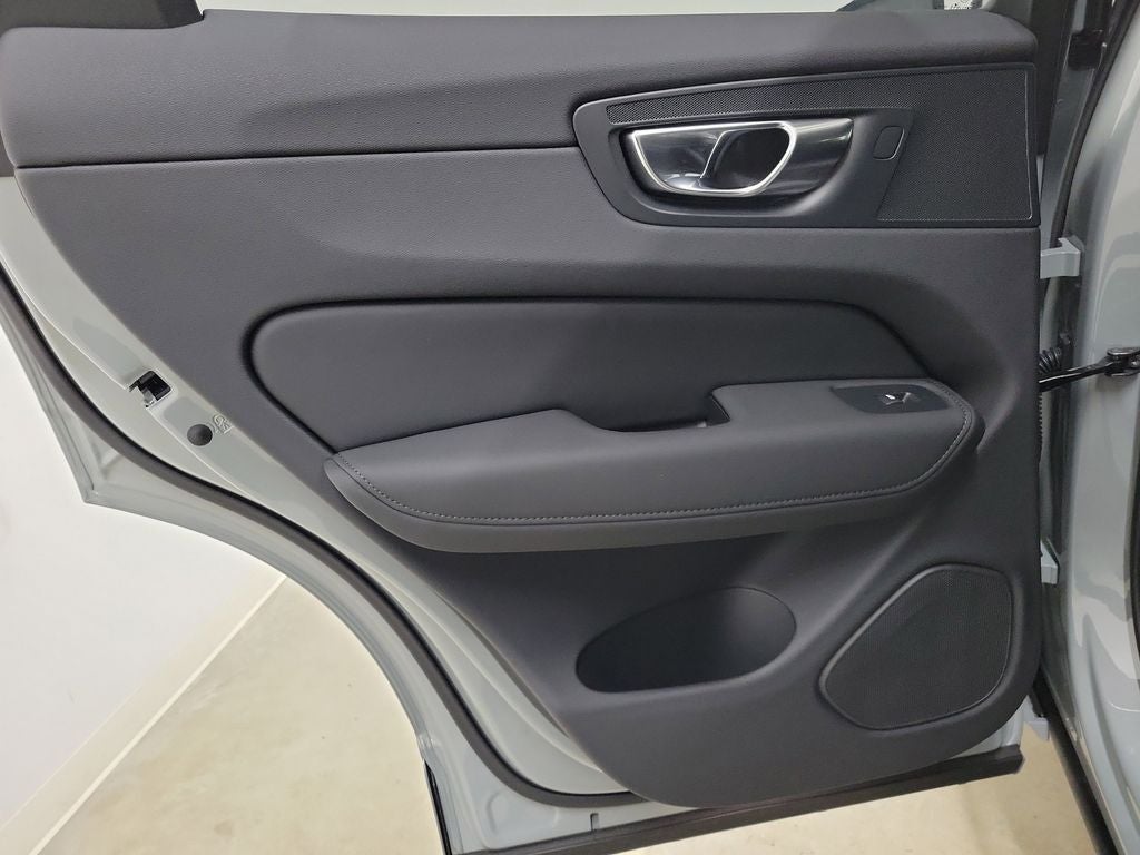 2026 Volvo XC60 B5 Ultra Black Edition