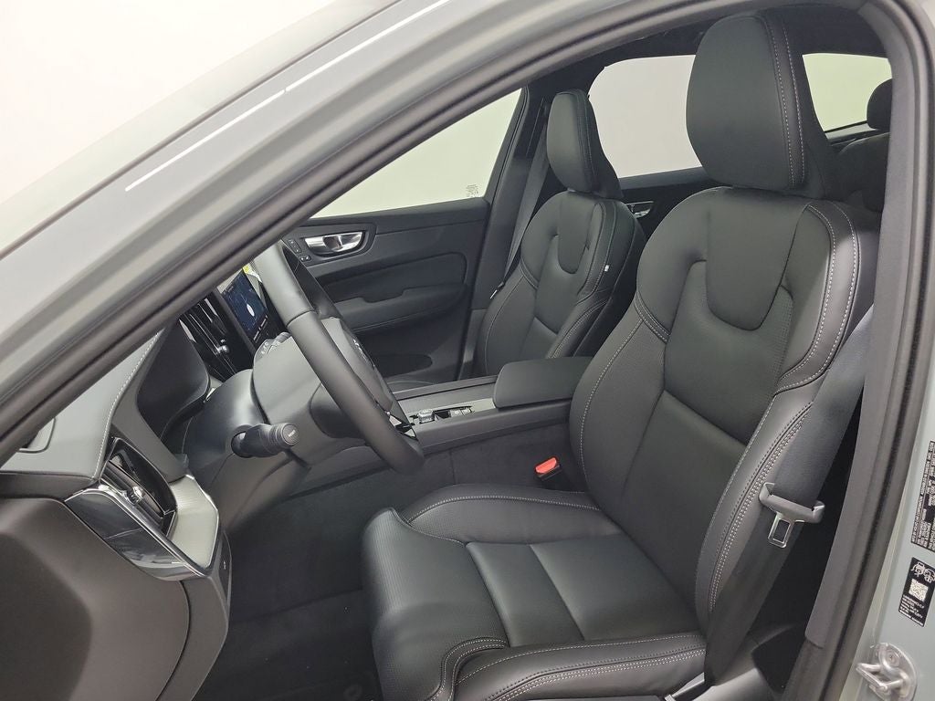 2026 Volvo XC60 B5 Ultra Black Edition
