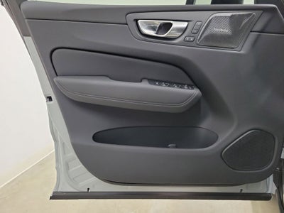 2026 Volvo XC60 B5 Ultra Black Edition
