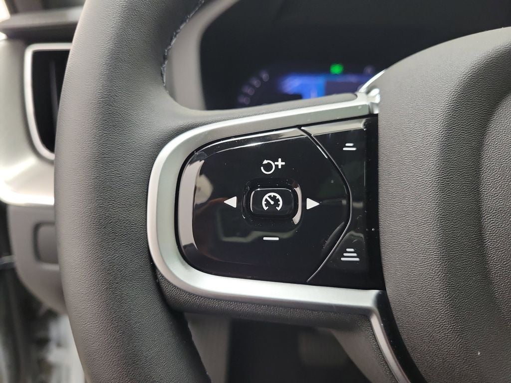2026 Volvo XC60 B5 Ultra Black Edition