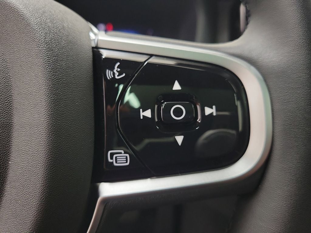 2026 Volvo XC60 B5 Ultra Black Edition