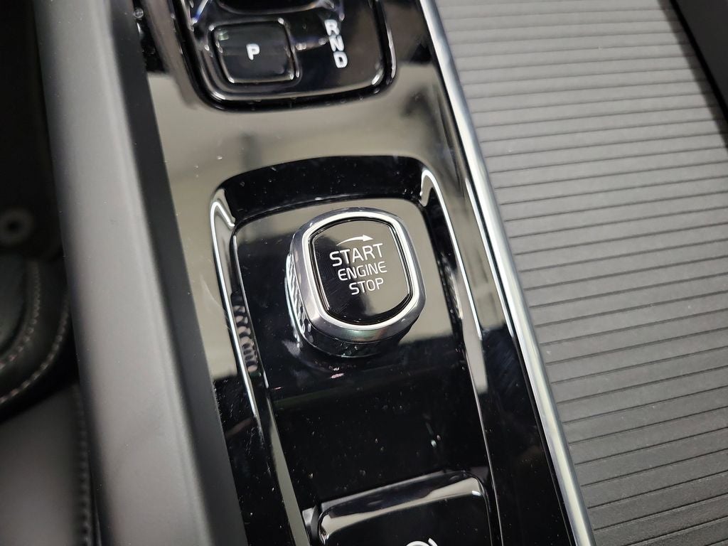 2026 Volvo XC60 B5 Ultra Black Edition