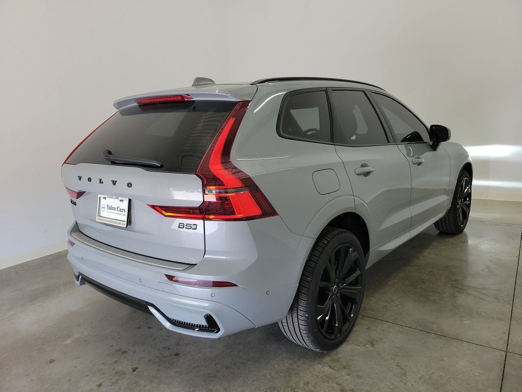 2026 Volvo XC60 B5 Ultra Black Edition