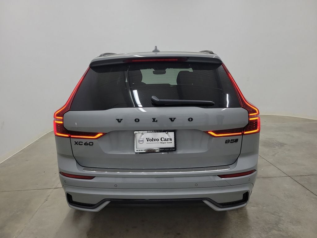 2026 Volvo XC60 B5 Ultra Black Edition