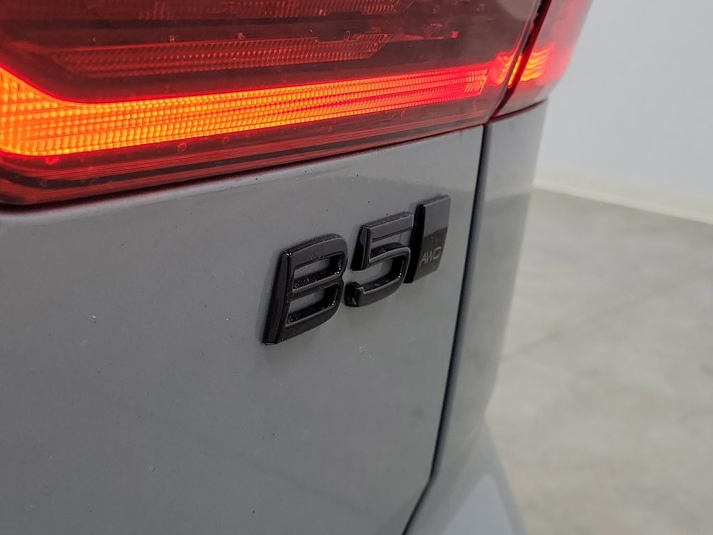 2026 Volvo XC60 B5 Ultra Black Edition