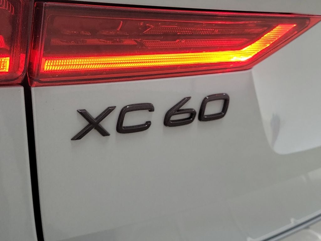 2026 Volvo XC60 B5 Ultra Black Edition