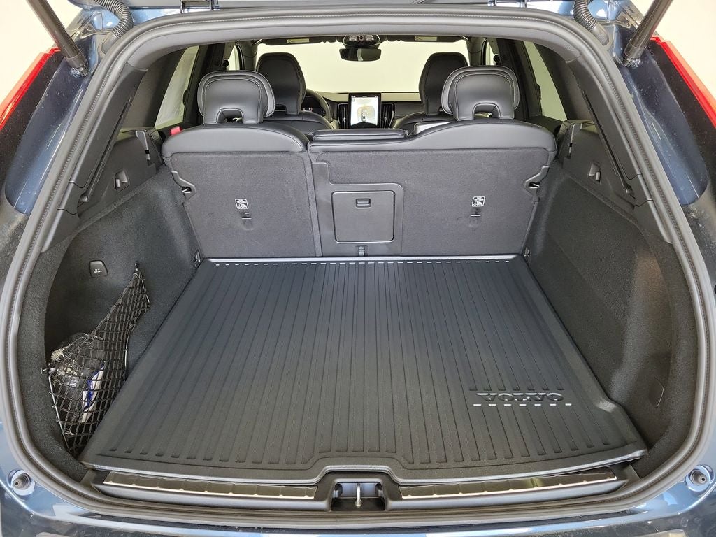 2026 Volvo XC60 B5 Ultra Black Edition