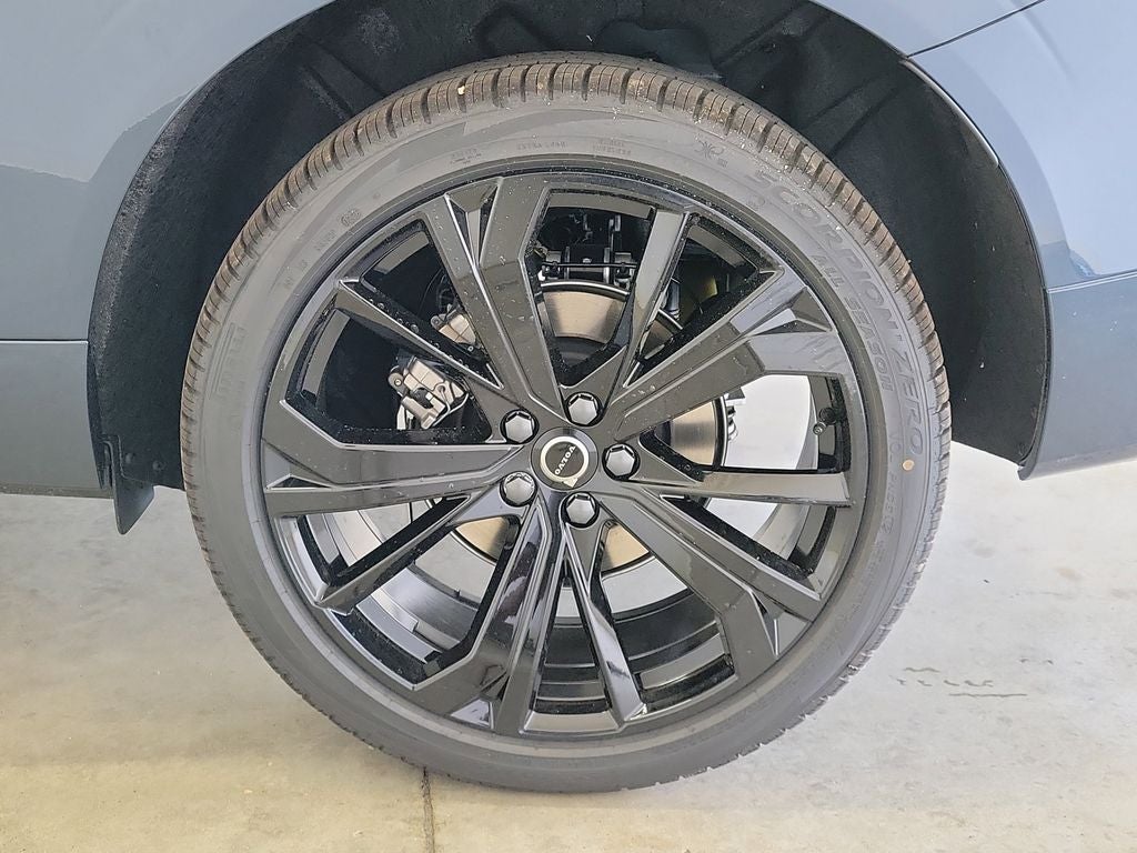 2026 Volvo XC60 B5 Ultra Black Edition