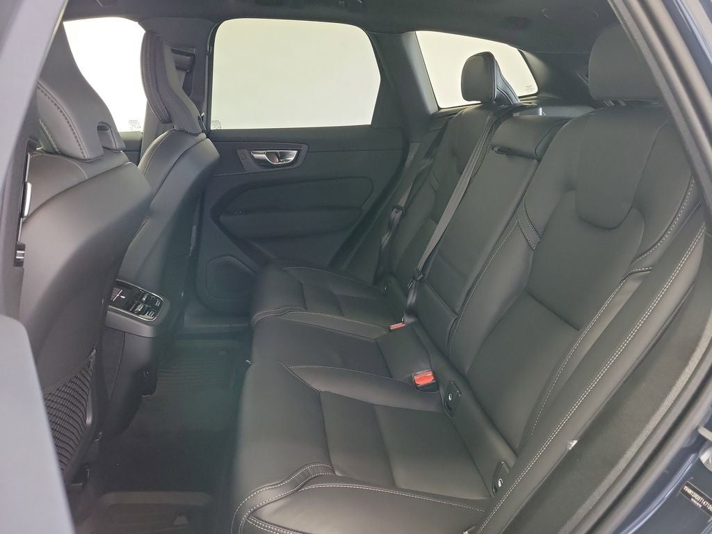 2026 Volvo XC60 B5 Ultra Black Edition