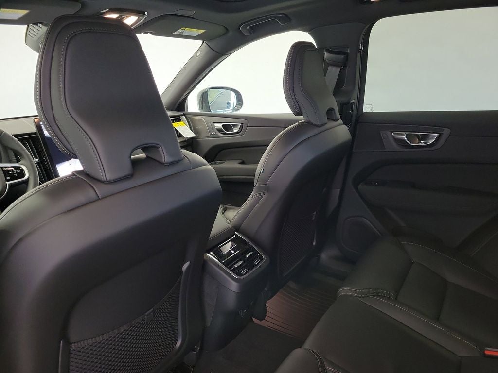 2026 Volvo XC60 B5 Ultra Black Edition