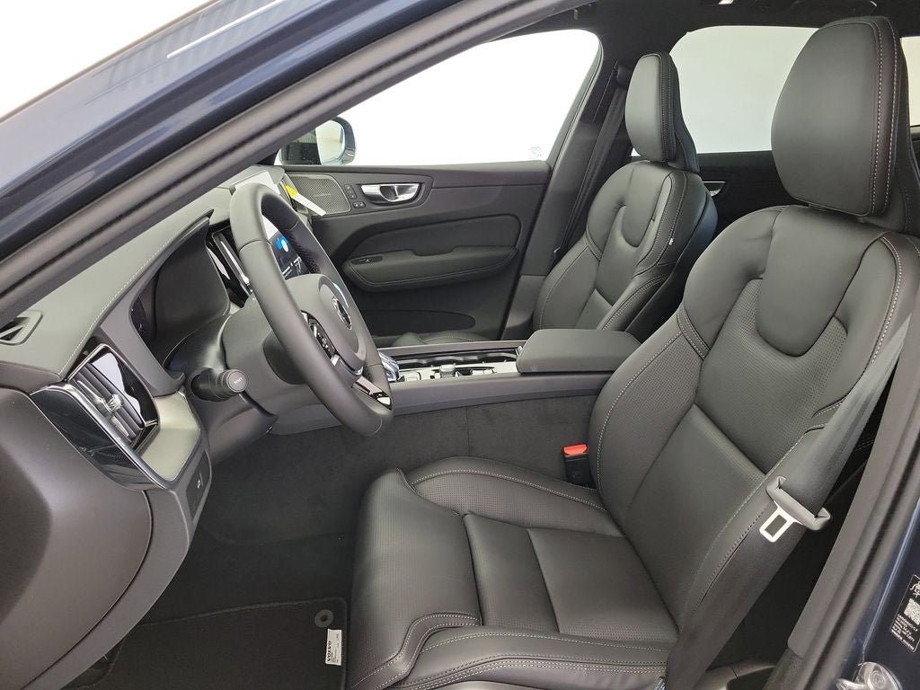 2026 Volvo XC60 B5 Ultra Black Edition