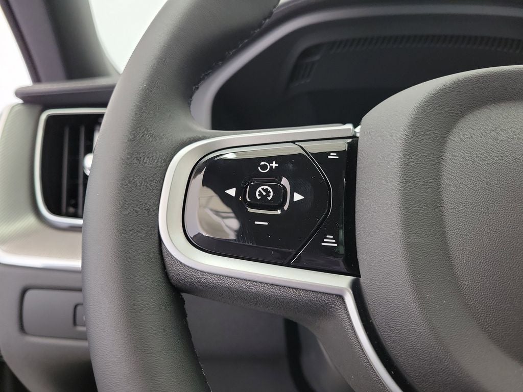 2026 Volvo XC60 B5 Ultra Black Edition