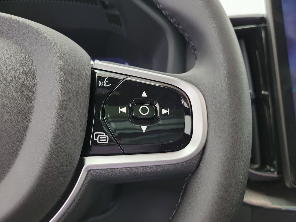 2026 Volvo XC60 B5 Ultra Black Edition