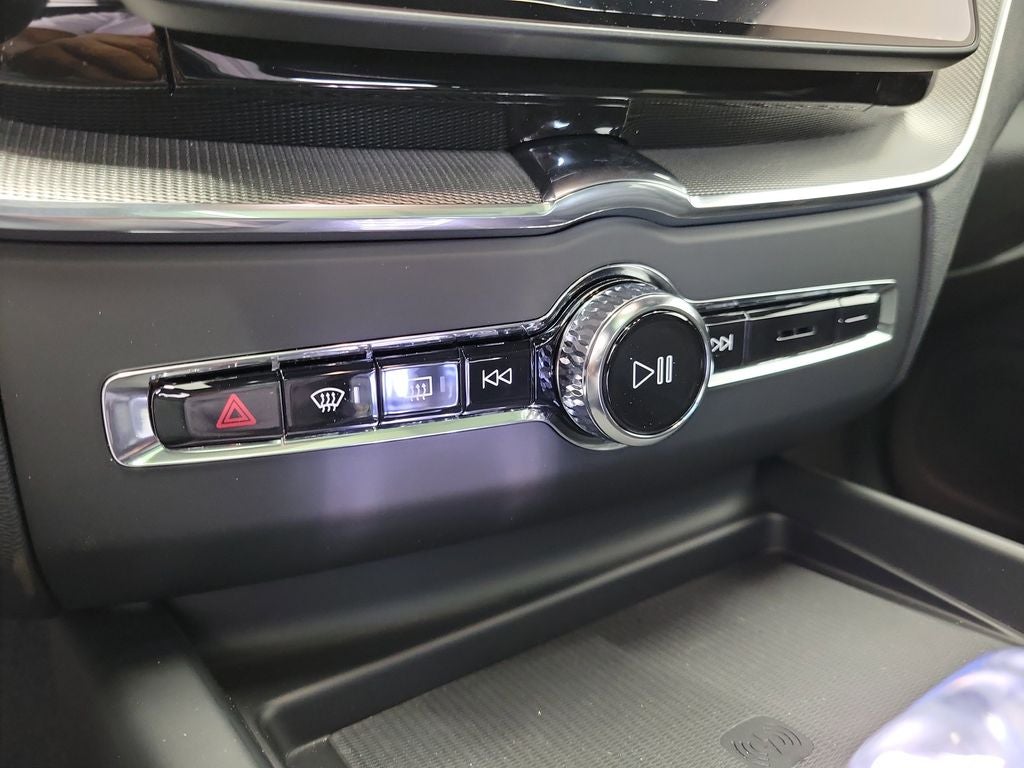 2026 Volvo XC60 B5 Ultra Black Edition