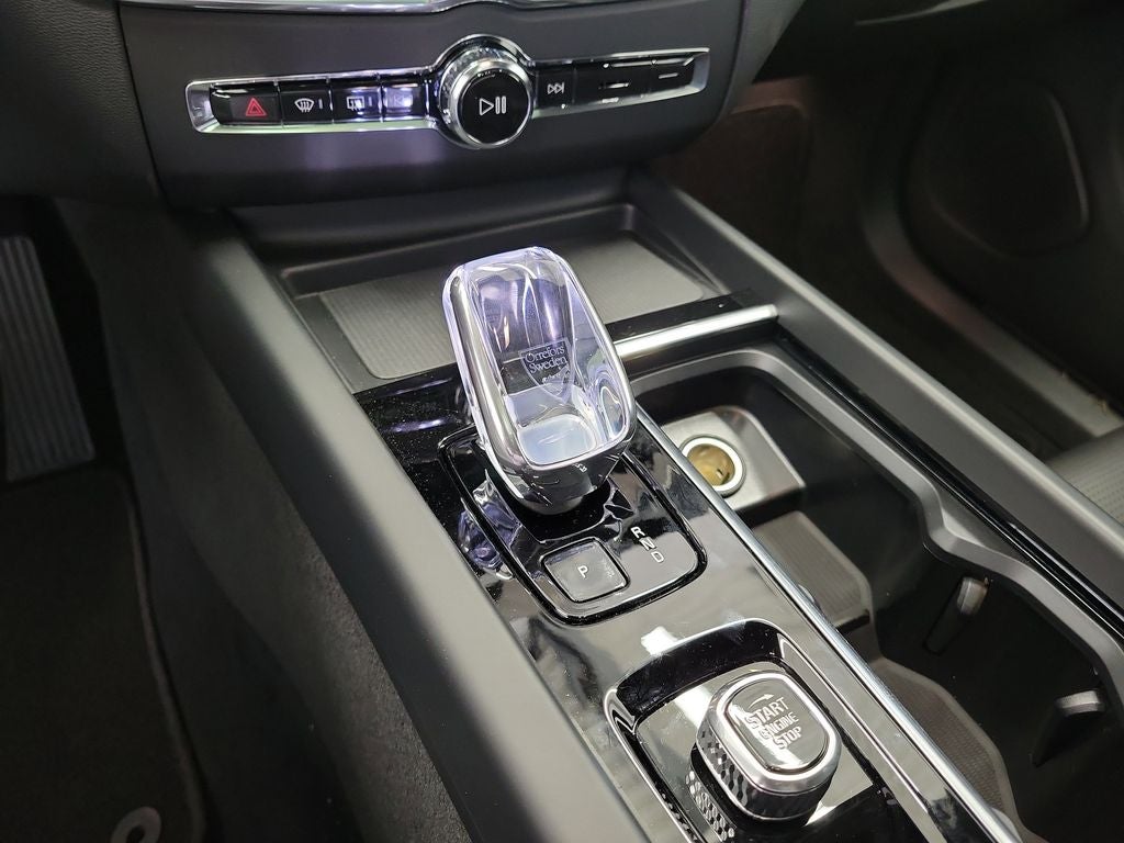 2026 Volvo XC60 B5 Ultra Black Edition