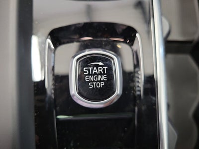 2026 Volvo XC60 B5 Ultra Black Edition