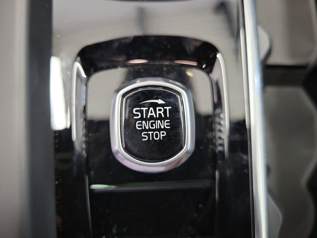 2026 Volvo XC60 B5 Ultra Black Edition