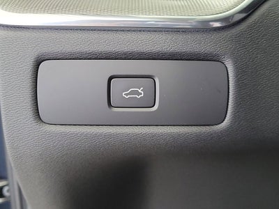 2026 Volvo XC60 B5 Ultra Black Edition