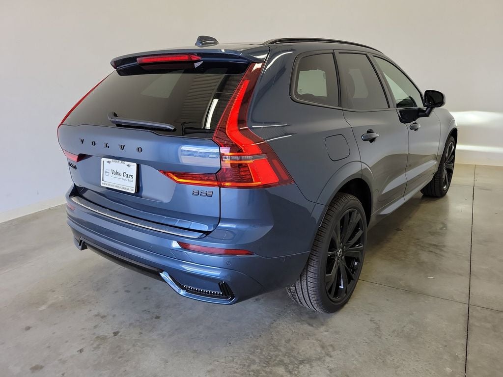 2026 Volvo XC60 B5 Ultra Black Edition