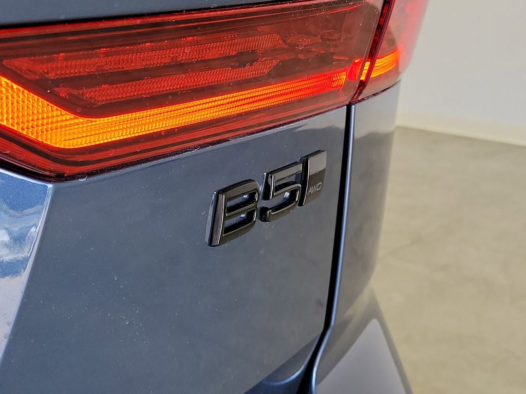 2026 Volvo XC60 B5 Ultra Black Edition