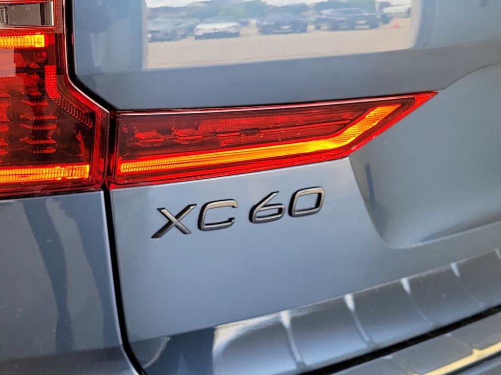 2026 Volvo XC60 B5 Ultra Black Edition