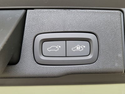 2026 Volvo XC60 B5 Ultra Black Edition