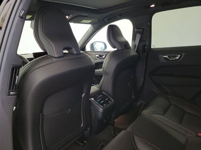 2026 Volvo XC60 B5 Ultra Black Edition