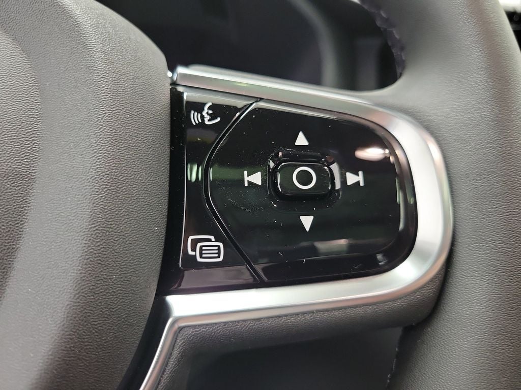 2026 Volvo XC60 B5 Ultra Black Edition