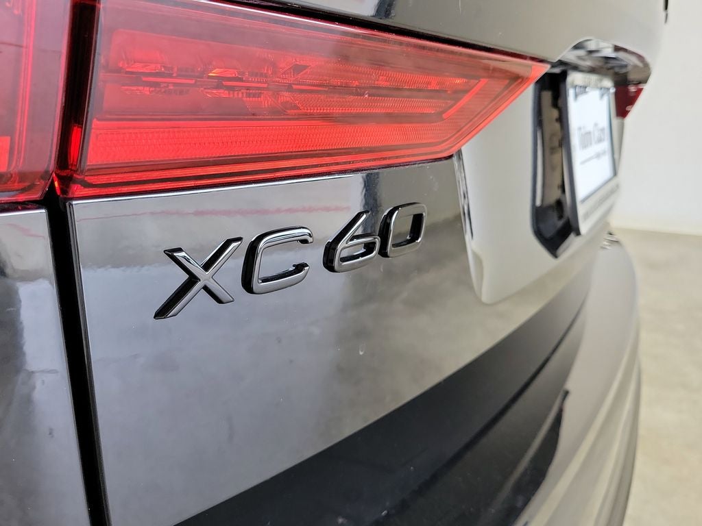 2026 Volvo XC60 B5 Ultra Black Edition