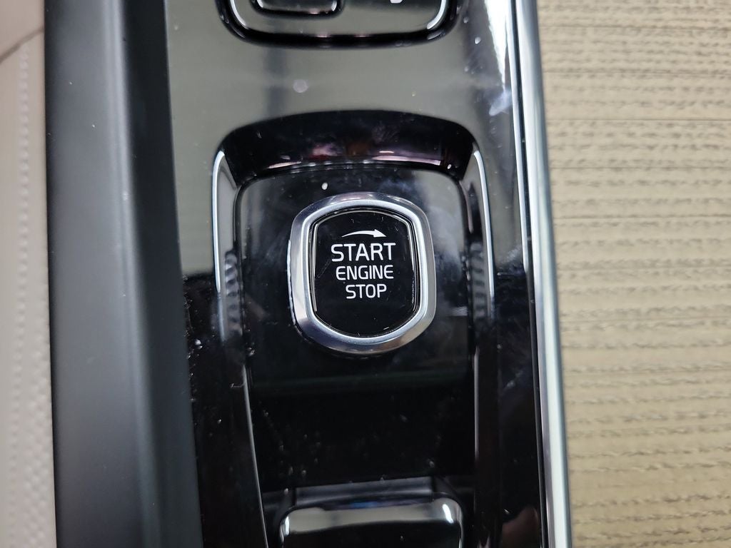 2026 Volvo XC60 B5 Core