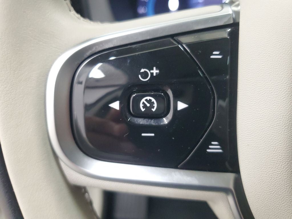 2025 Volvo XC60 B5 Core