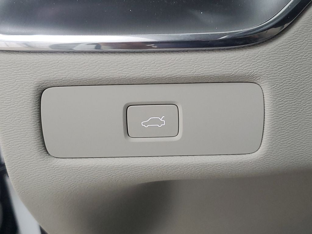 2025 Volvo XC60 B5 Core