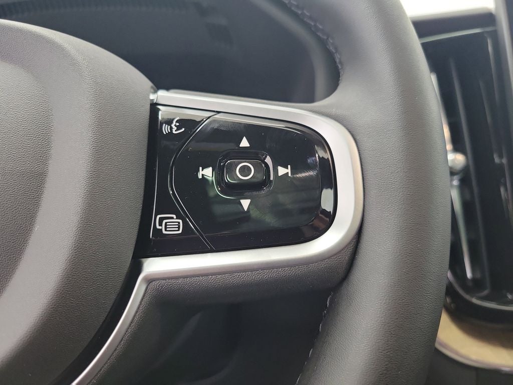 2026 Volvo XC60 B5 Core